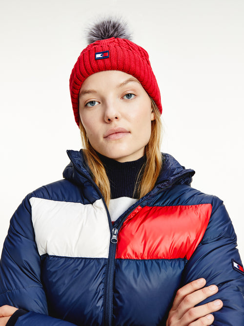 wintermutze-tommy-hilfiger-equestrian-statement-primary-red